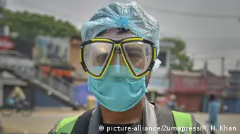 Bangladesh Journalist mit Schutzmaske