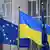 Флаги Европейского Союза и Украины в Брюсселе