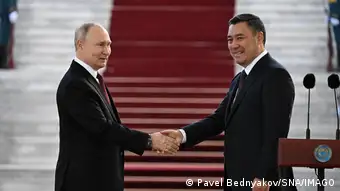 Vladimir Putin and Sadyr Zhaparov shaking hands