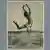 Обнаженная женщина во время гимнастики на берегу моря (1920-е годы) - 